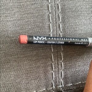 NYX Professional Makeup Lip Pencil in Soft Pink